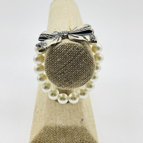 Faux Pearl Stretch Bracelet Silver Tone Bow Accent Classic Career Cosplay LARP - Picture 5 of 6